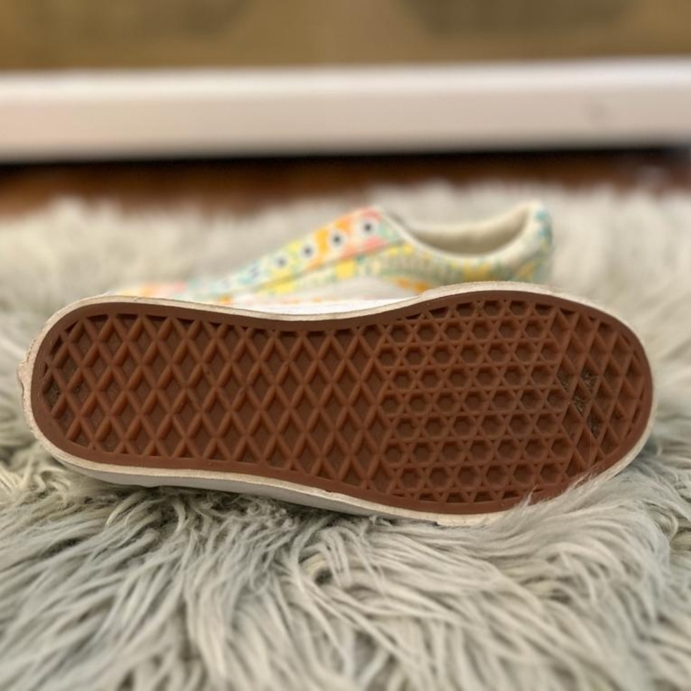 Vans - Picture 2 of 7